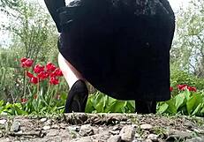 whoa, my mother in law's huge ass squirts like crazy outdoors in heels...