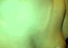 el vecino me pilla masturbándome con dildo y eyacula en mi boca sádicamente
