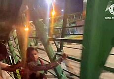 esposa spreads legs for two strangers on via dutra passarela walkway
