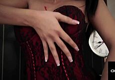 arabianchick ckxgirl dances wild in private webcam show