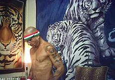 Behind scenes maxxx loadz muscular italian strokes machine fuck