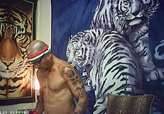 Behind scenes maxxx loadz muscular italian strokes machine fuck