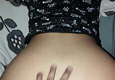 me encuentro a la esposa de mi amigo y la cojo de perrito con mi verga enorme mientras él no está!