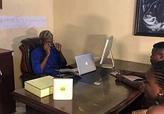 i'm shakin watchin this fat italian girlfriend's huge ass get worshipped in maraba bank hall