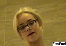 cutie elsa plays with her pussy in bubbly bath tub
