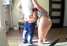 Stepmom calls stepson for dinner then blows him 🍆😋 and fucks wildly!