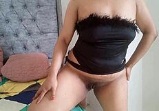 young milf teases her squirting pussy for your fantasies