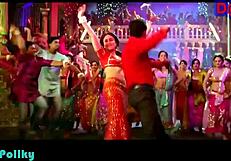 whoa, kareena's navel is straight fire in this hot tease