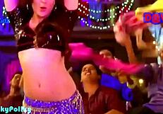 whoa, kareena's navel is straight fire in this hot tease