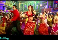 whoa, kareena's navel is straight fire in this hot tease