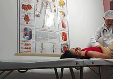 ginecologista fingers tight cu then pounds patient's wet pussy hard 😈💦