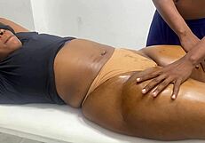 Huge ass ebony mommy masturbates wildly during steamy massage session!