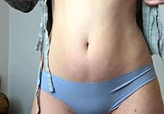 teen maiskii fingers shaved pussy moaning to orgasm