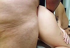 quero dar meu cu gostoso pro mecânico enquanto ele fode minha buceta molhada
