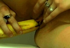 Horny slut redhead stuffs banana deep in pussy?