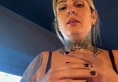 damn gym girl stares make this woman's pussy drip wet down her legs!