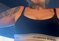 damn gym girl stares make this woman's pussy drip wet down her legs!