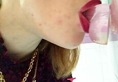 violette des étoiles slurps sloppy on suction dildo