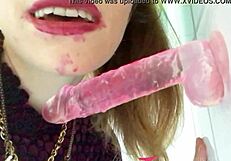violette des étoiles slurps sloppy on suction dildo