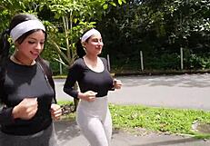entrenador assfucks my ass while friend licks pussy outdoor