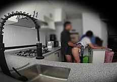 dejé una cámara escondida en casa de mi vecina ninfómana y mirá lo que pasó uff