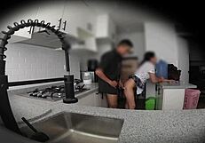 dejé una cámara escondida en casa de mi vecina ninfómana y mirá lo que pasó uff