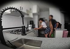 dejé una cámara escondida en casa de mi vecina ninfómana y mirá lo que pasó uff