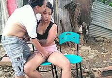 vuelve la manicurista cachonda para anal y pussy licking en publico