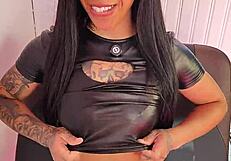 Anjinhatatuada99 lifts her blouse and drops her panties!