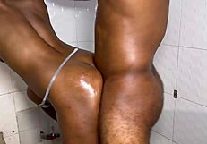slimshade's steamy toilet romp with gate man