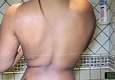 morena de 18 anos andressa soares toma banho mostrando peitos naturais