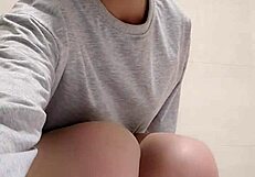 Ting Xuan's Sexy Shemale Underwear Hides Barefoot Leg Tease