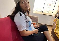 le gane la competencia de videojuegos a mi mejor amiga y tuve que darme sexo oral y anal para celebrar