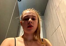 crazy squirting and fucking in the gym