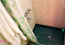 mi madrastra es la mejor en la ducha mojada