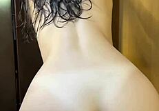 Wow look at that big ass college girl straight out of the shower