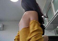 mi vecina cachonda lets me in her place