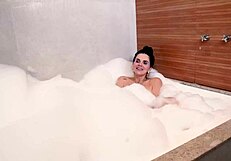 Gorgeous Brazilian Latina Takes Big Cock In Bathtub Threesome