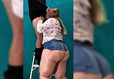 milf culona le da mamada al trabajador de la construccion sexo casero real