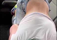 Streetwalker blows in car backseat after cum swallow