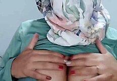 arab hijab wife masturbates silently to extreme orgasm in niqab