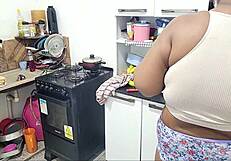 Vejo Minha Madrasta De Calcinha E Faço Ela Ter Um Squirt
