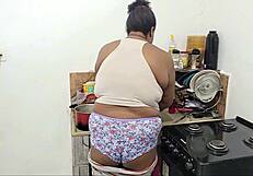 Vejo Minha Madrasta De Calcinha E Faço Ela Ter Um Squirt