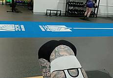 booty at the gym shows hot milf ass during workout