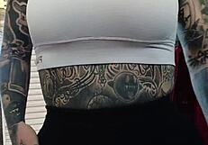 booty at the gym shows hot milf ass during workout