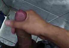 corno gozando no banheiro do trabalho in public solo