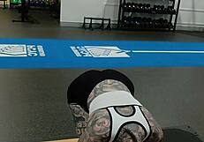 booty at the gym shows hot milf ass during workout