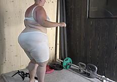Chubby girl fucks her trainer during gym workout