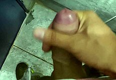 punheta gostoso do corno pauzudo