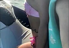 novinha brasileira deliciosa da perdido no corno manso e vai fuder com o instrutor de jetski no mar